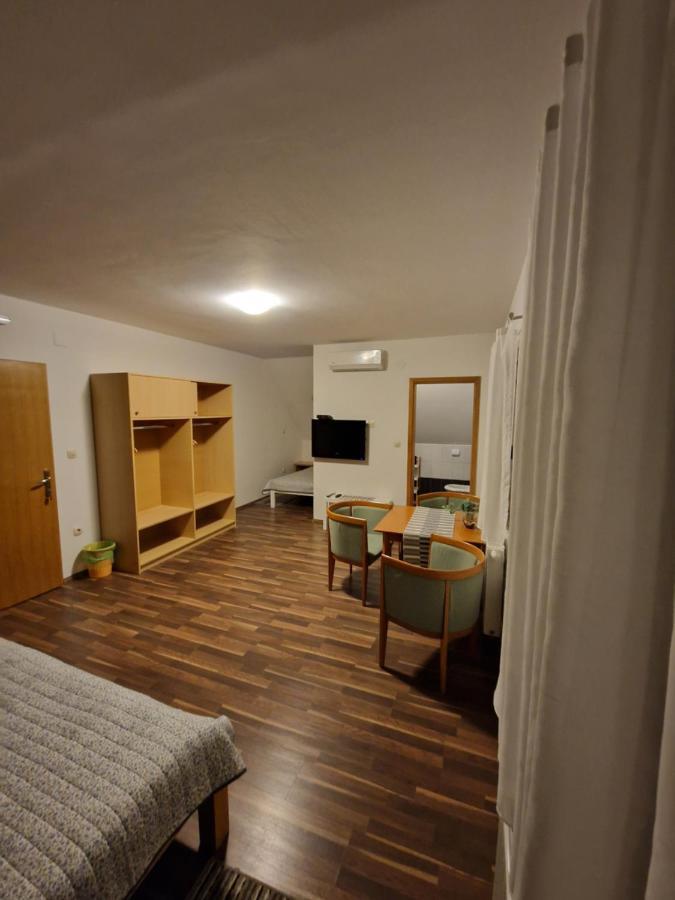 Guest House Wolf II Plitvička Jezera Buitenkant foto