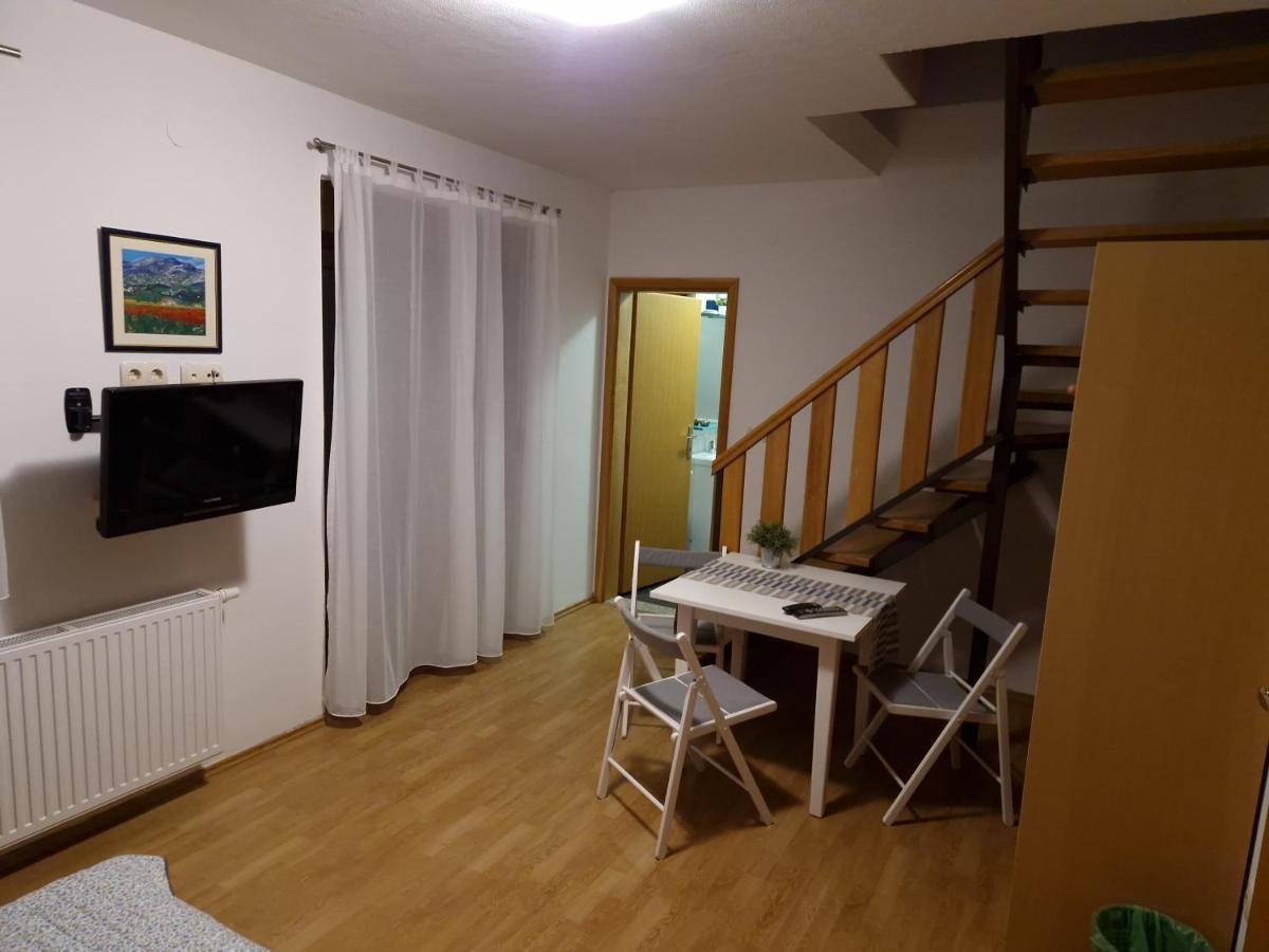 Guest House Wolf II Plitvička Jezera Buitenkant foto