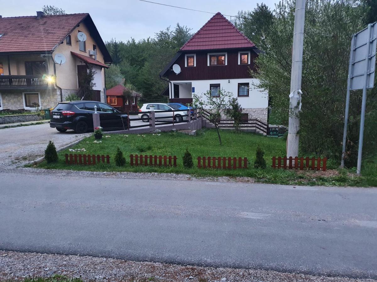 Guest House Wolf II Plitvička Jezera Buitenkant foto