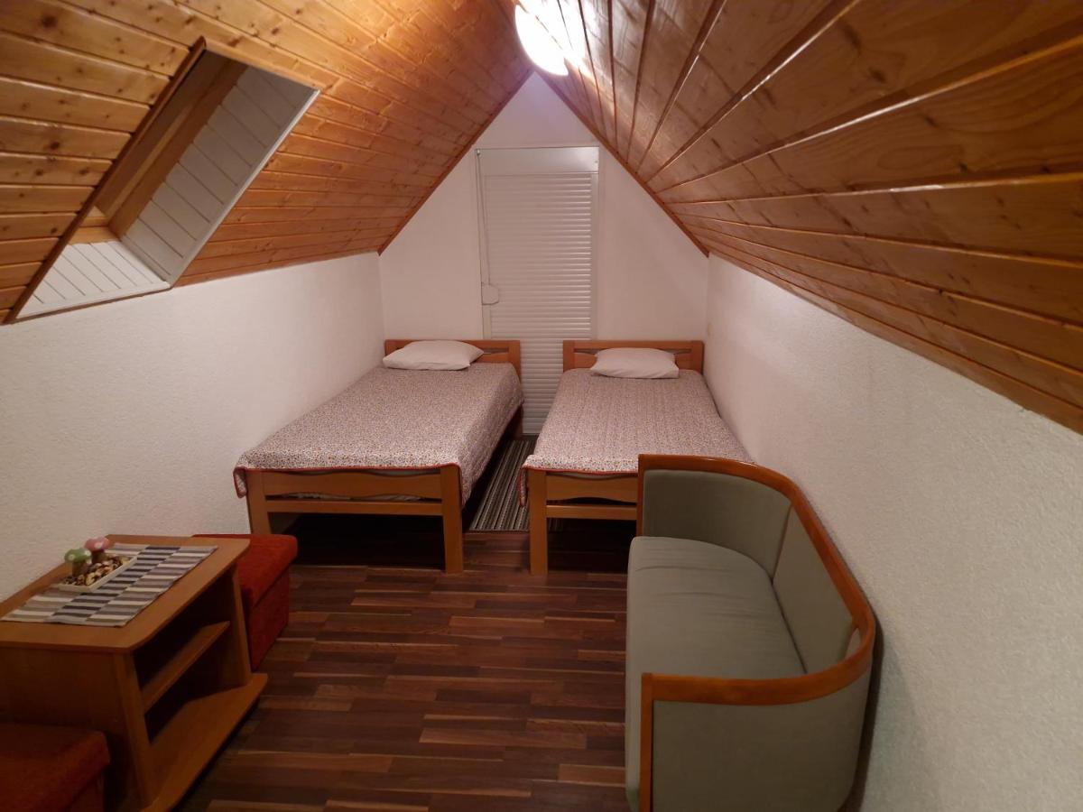 Guest House Wolf II Plitvička Jezera Buitenkant foto