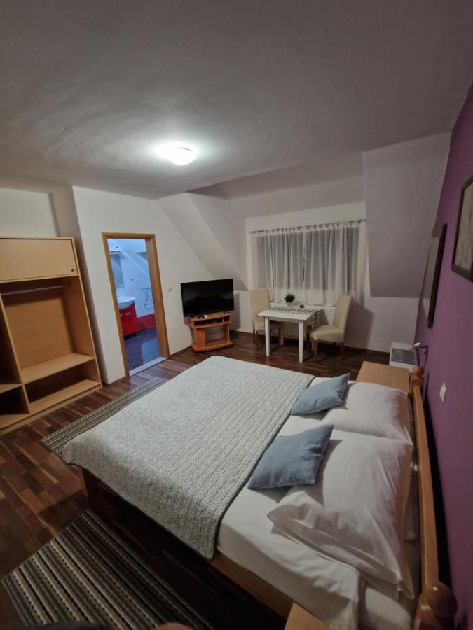 Guest House Wolf II Plitvička Jezera Buitenkant foto