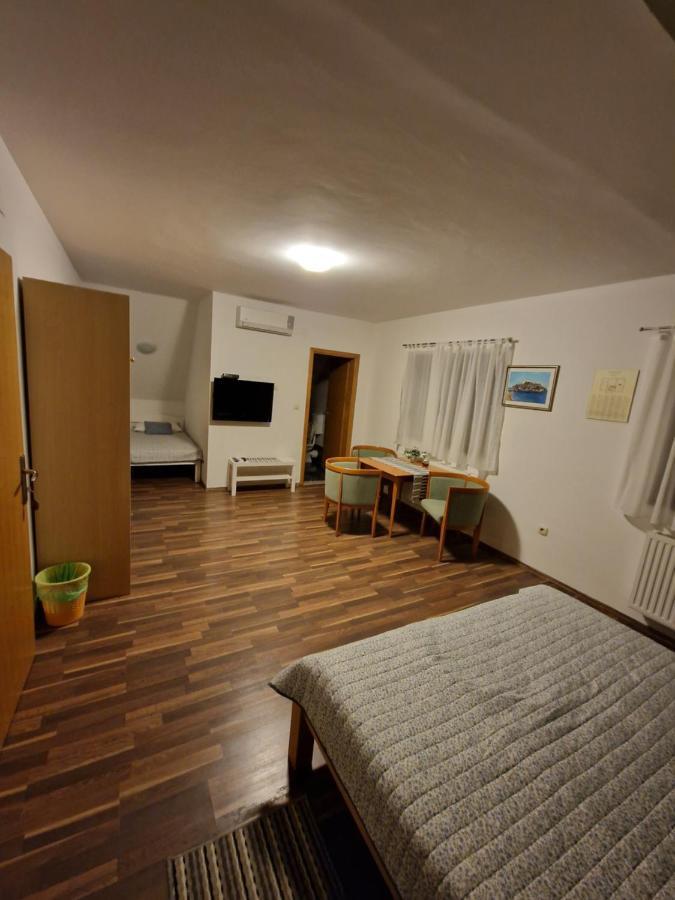 Guest House Wolf II Plitvička Jezera Buitenkant foto