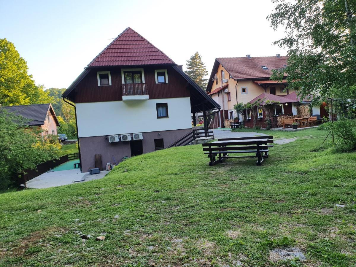 Guest House Wolf II Plitvička Jezera Buitenkant foto