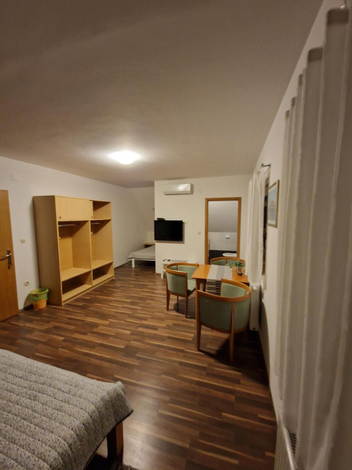 Guest House Wolf II Plitvička Jezera Buitenkant foto